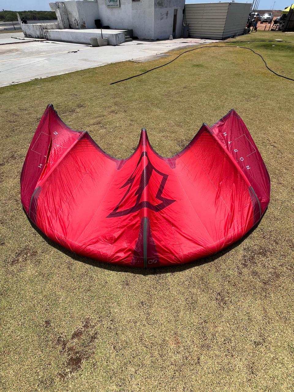 North Orbit Extra 2022, 9m, inflado na grama do point